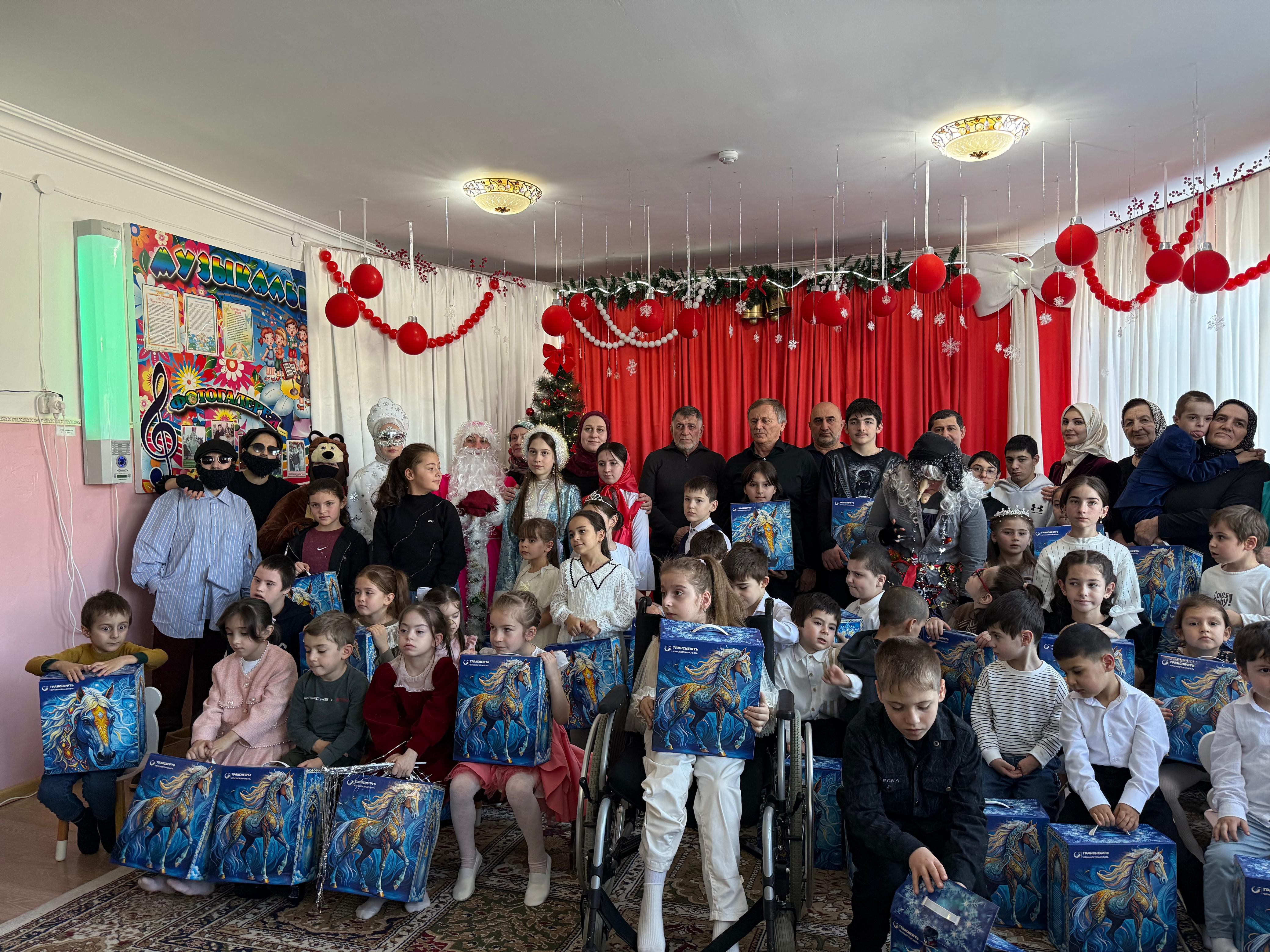 В Реабилитационном центре Казбековского района состоялся новогодний праздник, которого так ждали все его воспитанники